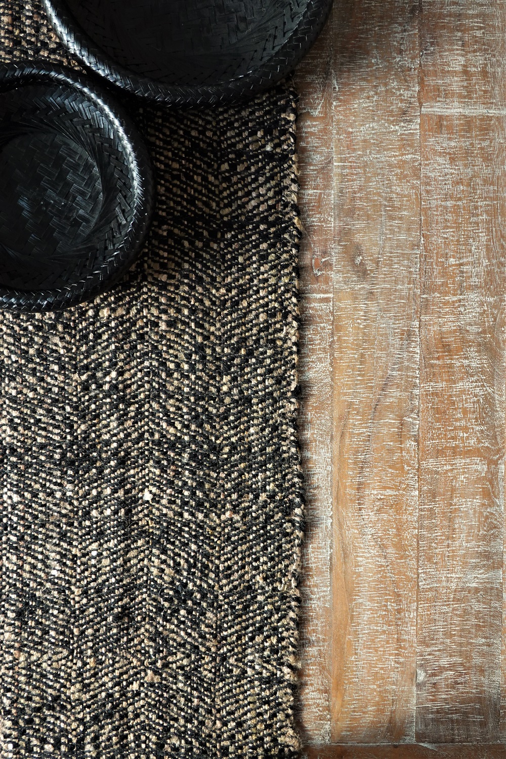 BLACK TABLE RUNNER